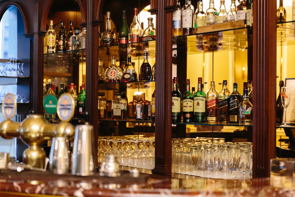 Hotel Bar