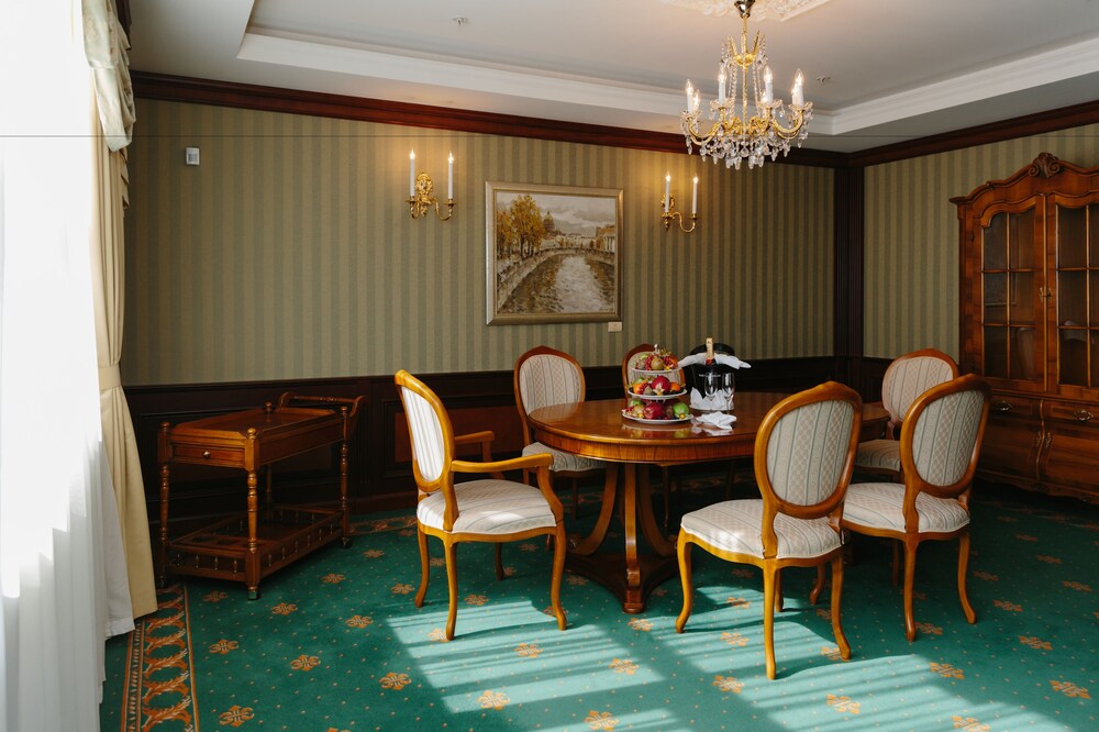 Room Service - Dining