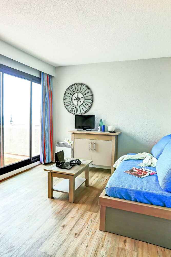 Standard Studio - Living Area