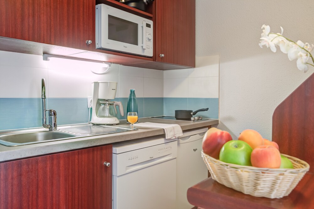 Standard Studio - In-Room Kitchen