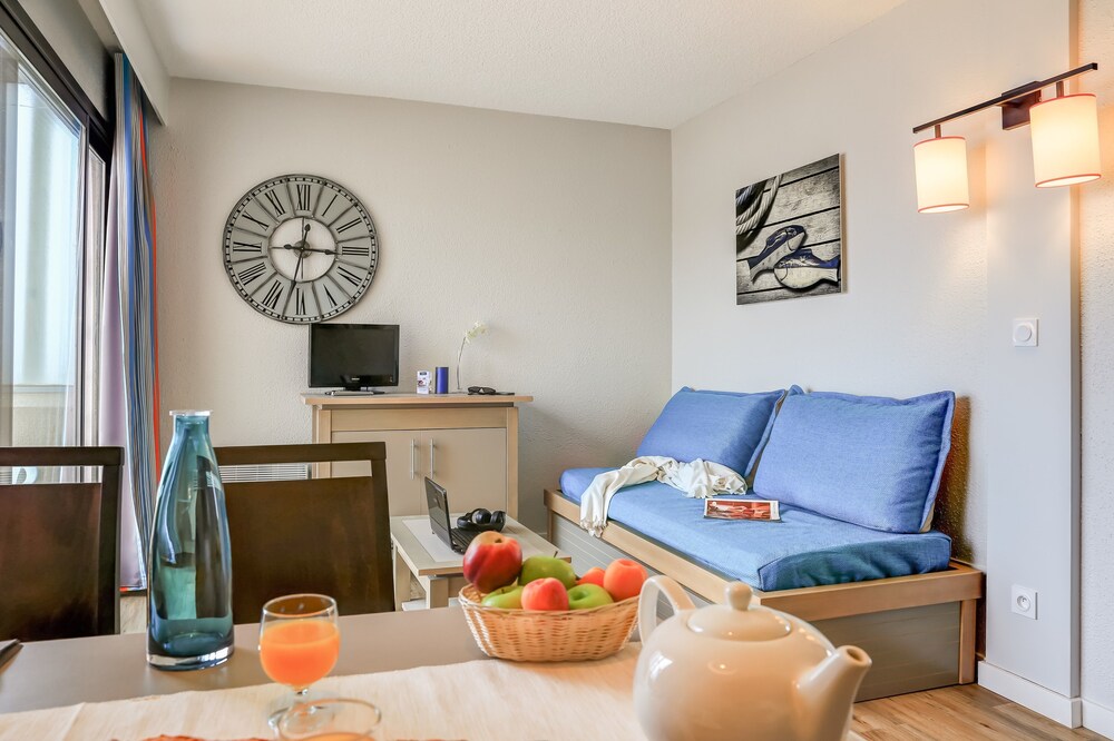 Standard Studio - Living Area
