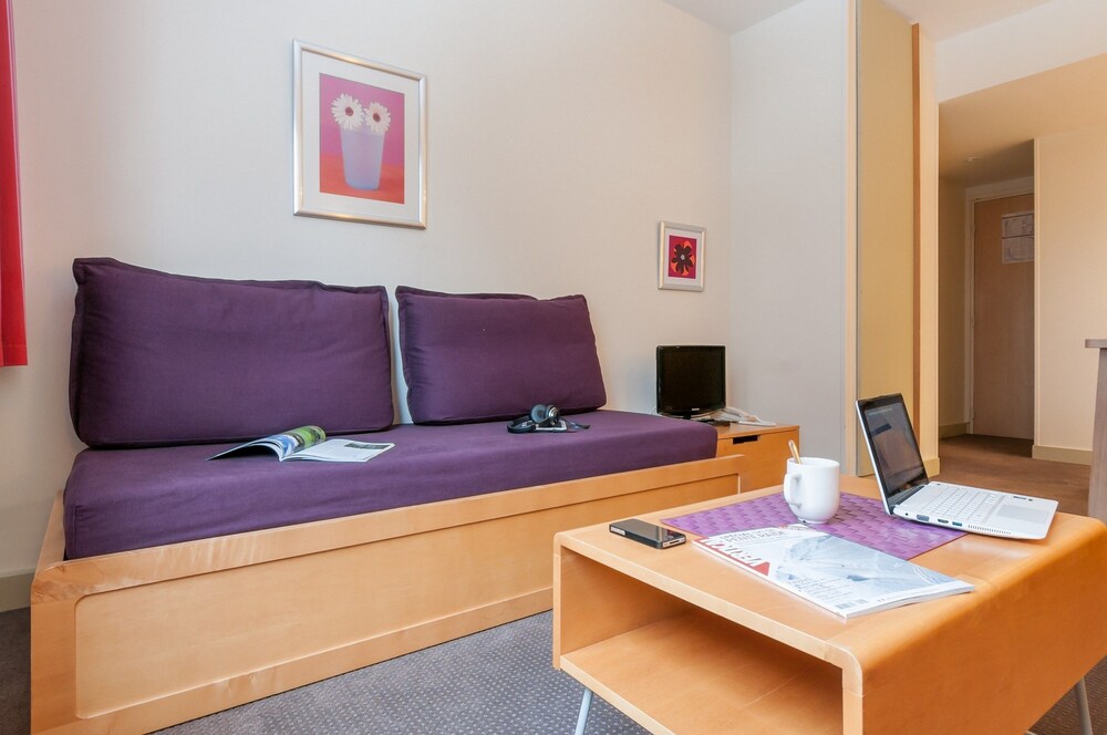 Standard Apartment, 2 Bedrooms (6/7 pax) - Living Room