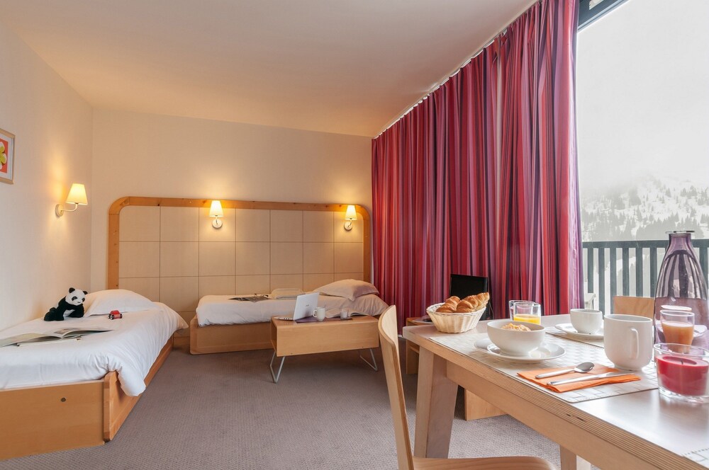 Standard Apartment 1 Bedroom (4/5 pax) South-facing - Living Room