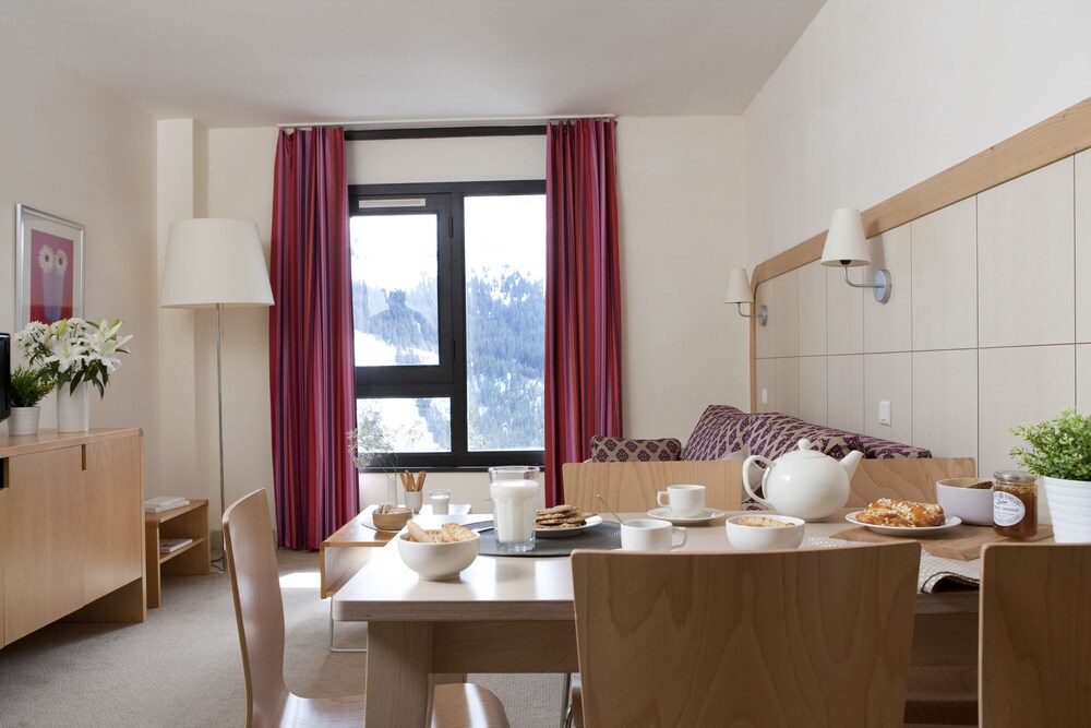 Standard Apartment, 1 Bedroom (4/5 pax) - Living Room