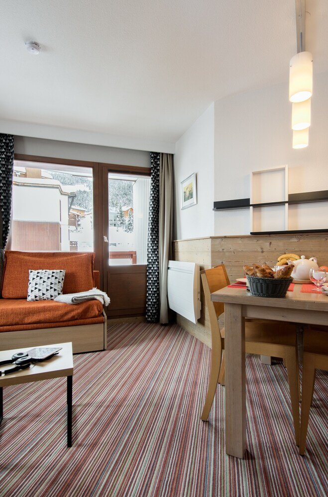 Standard 1 Bedroom Apartment for 4 people - Living Area