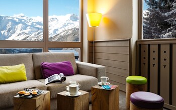 Hotel Lounge