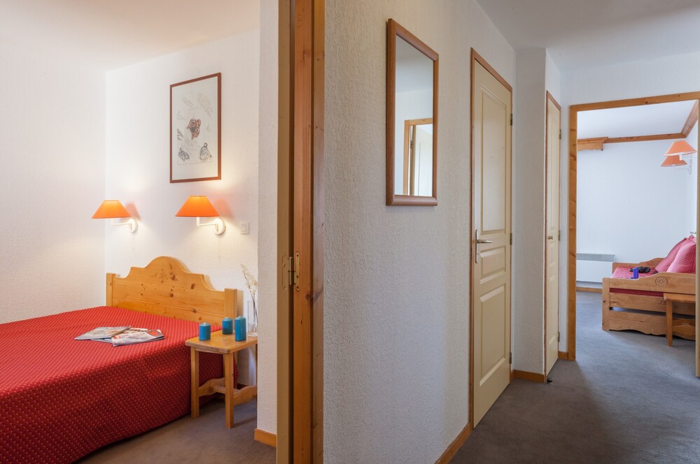 Standard 3 Bedrooms Apartment for 7/8 people - Guestroom