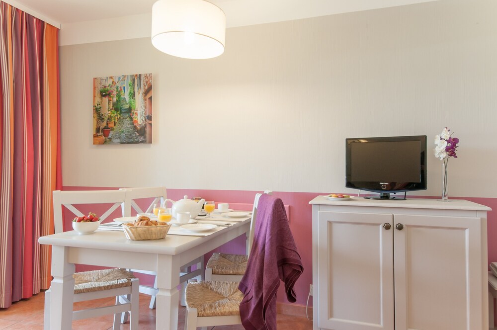 Standard Apartment, 2 Bedrooms - Living Area