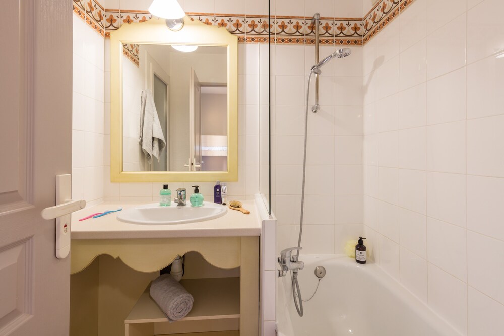 Standard Eco 1 Bedroom Apartment 6 people - Bathroom