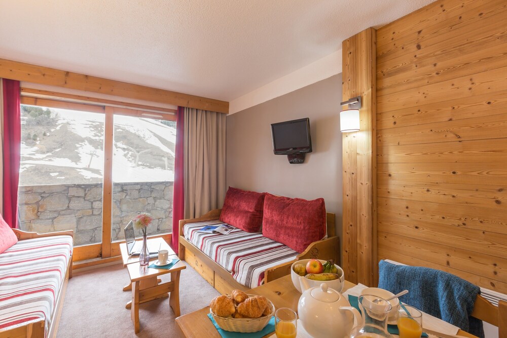 Standard 1 Bedroom Apartment for 4 people - Living Area