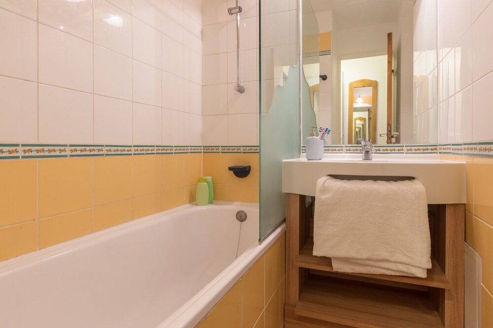 Standard 1 Bedroom Apartment for 4 people - Bathroom