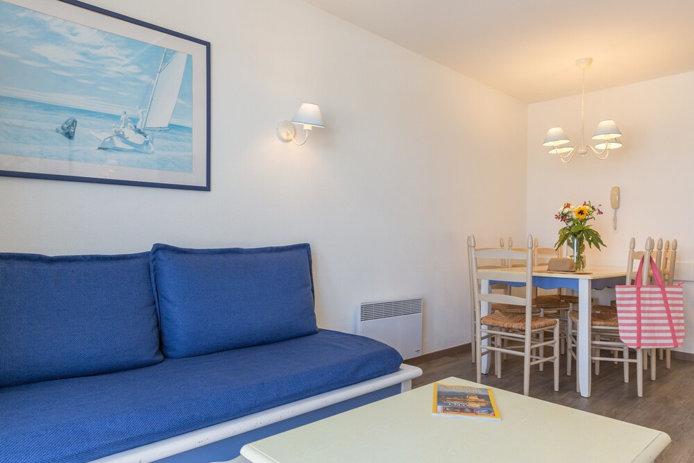 1-2 bedrooms 6-7 pers Cap Ocean Standard - Living Area