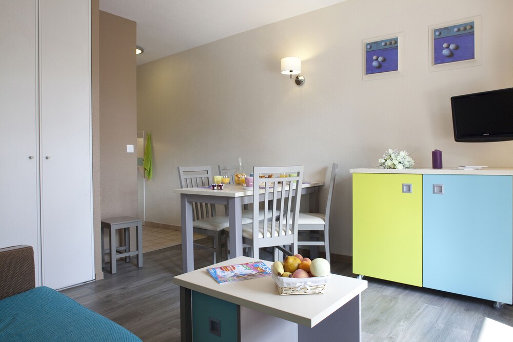 2 pièces 6 pers. climatisé Standard - Living Room