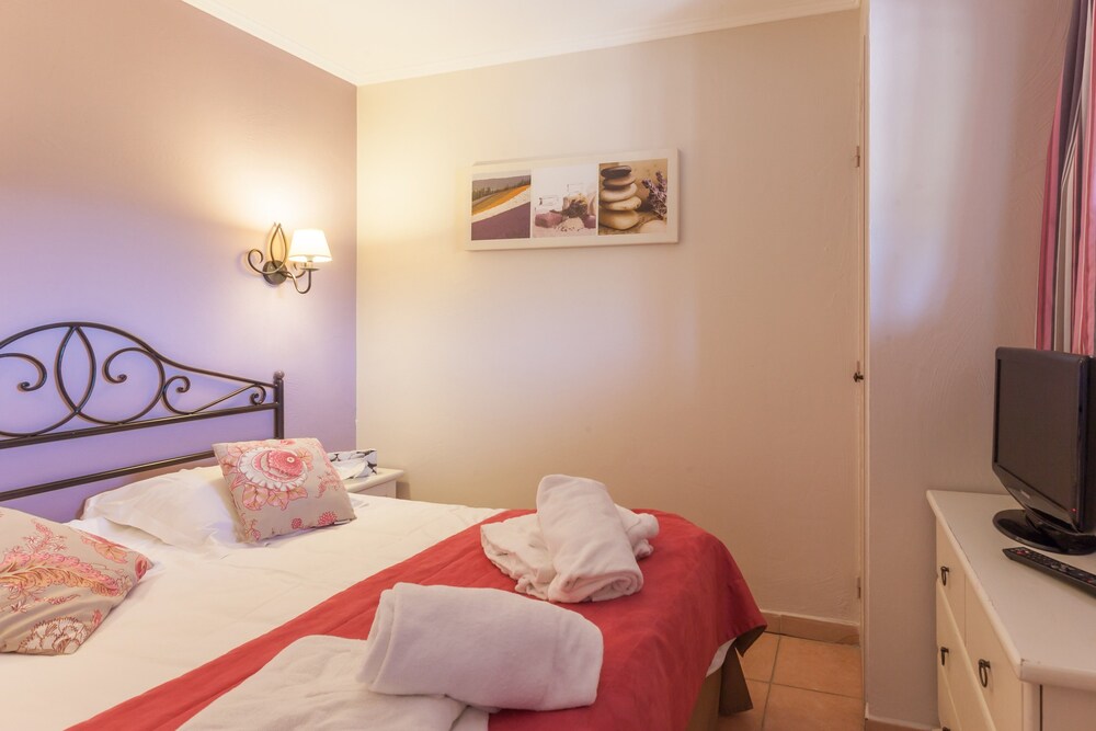 Standard 1 Bedroom Apartment for 4 people - Guestroom