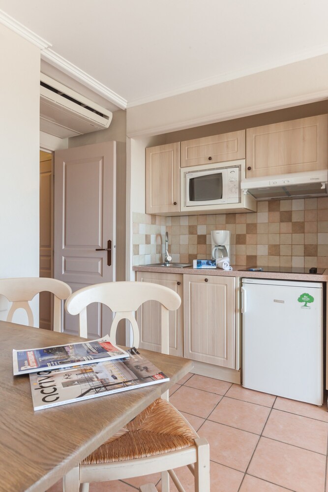 Standard 1 Bedroom Apartment for 4 people - In-Room Kitchenette