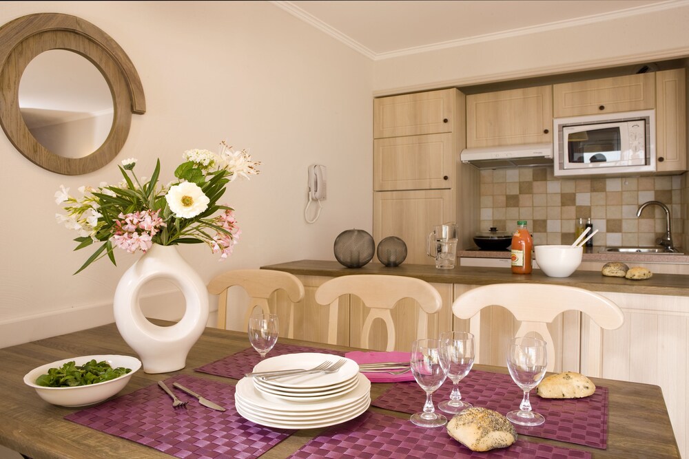 Standard 1/2 Bedroom Apartment for 6 people - Living Area
