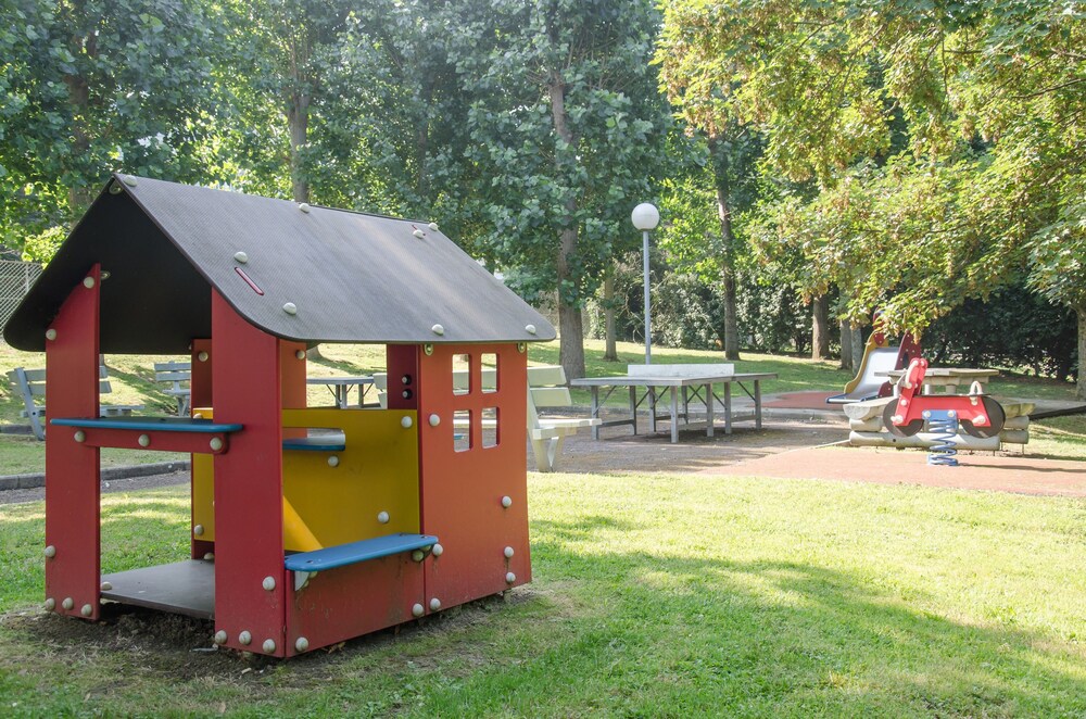 Childrens Play Area - Outdoor