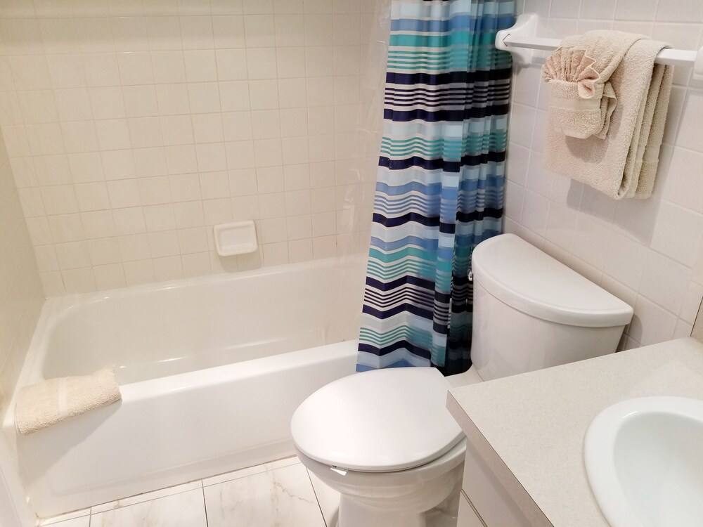 Condo, 1 King Bed with Sofa bed - Bathroom