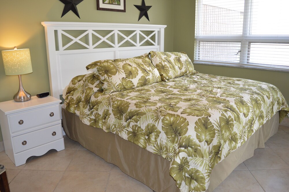 Condo, 1 King Bed with Sofa bed - Guestroom