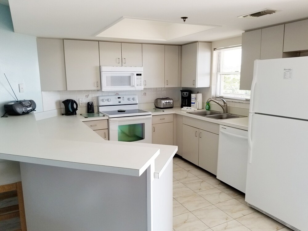 Condo, 1 King Bed with Sofa bed - In-Room Kitchen