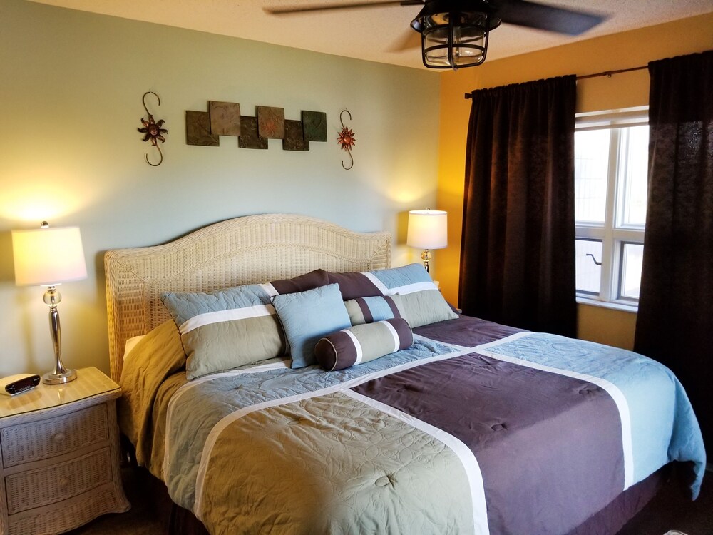 Condo, 1 King Bed with Sofa bed - Guestroom