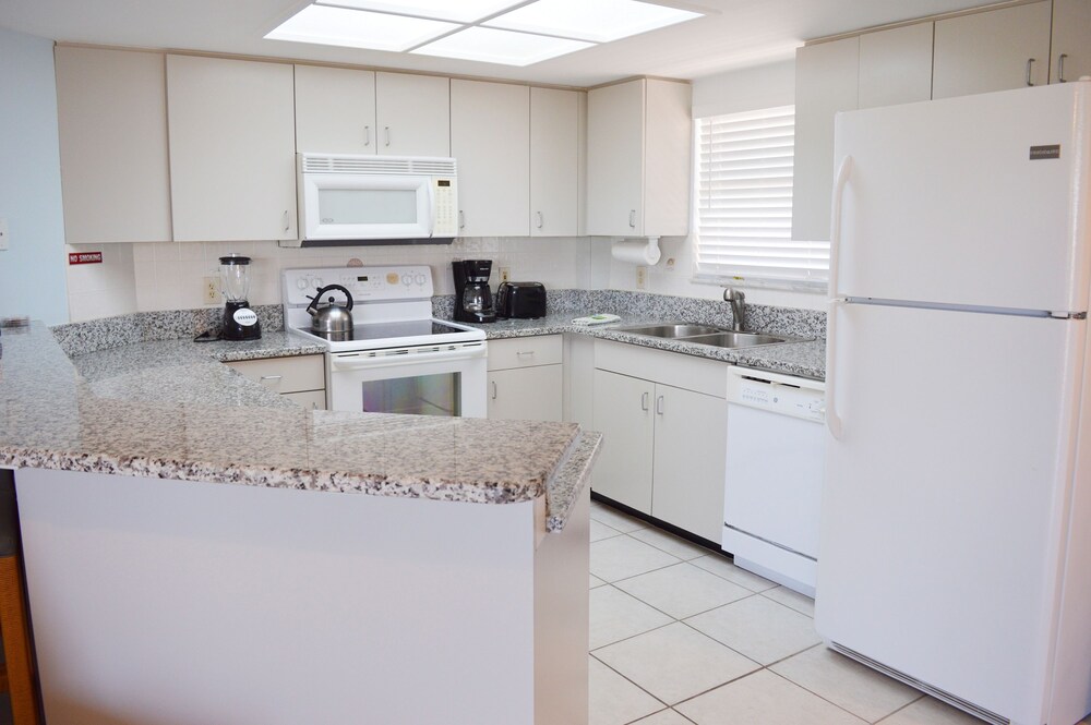 Condo, 1 King Bed with Sofa bed - In-Room Kitchen