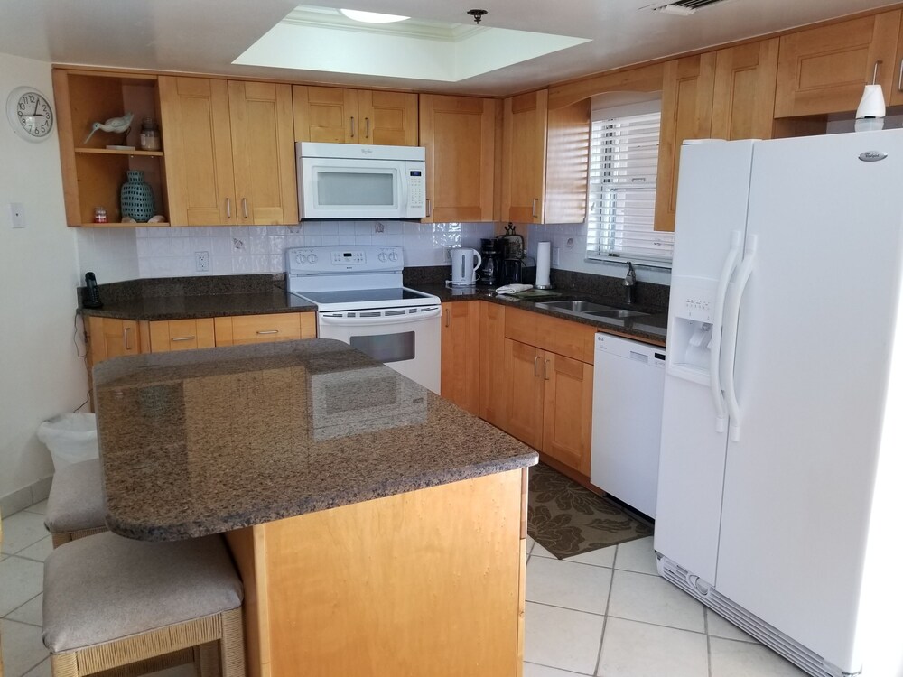 Condo, 1 King Bed with Sofa bed - In-Room Kitchen