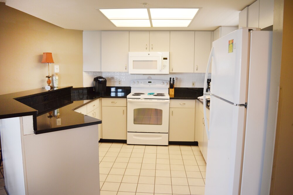 Condo, 1 King Bed with Sofa bed - In-Room Kitchen