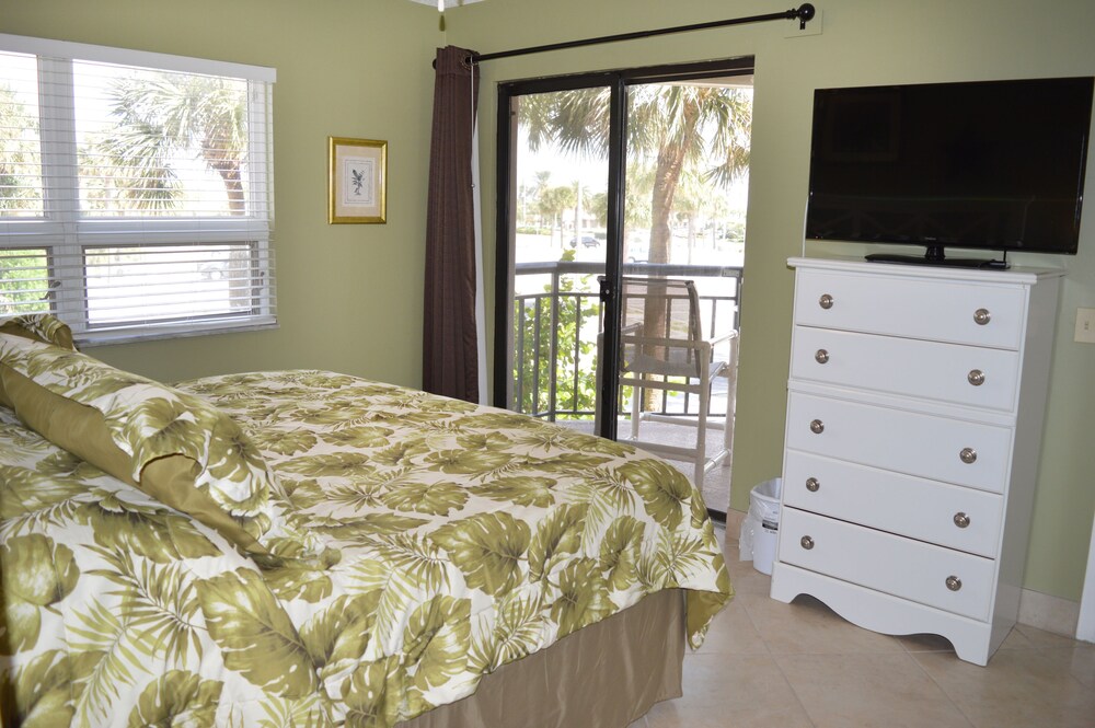 Condo, 1 King Bed with Sofa bed - Guestroom