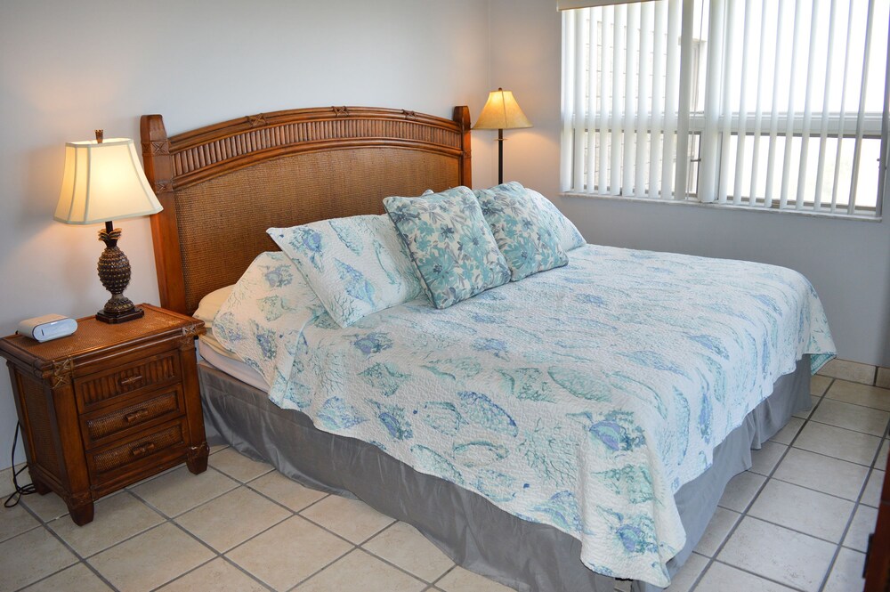 Condo, 1 King Bed with Sofa bed - Guestroom