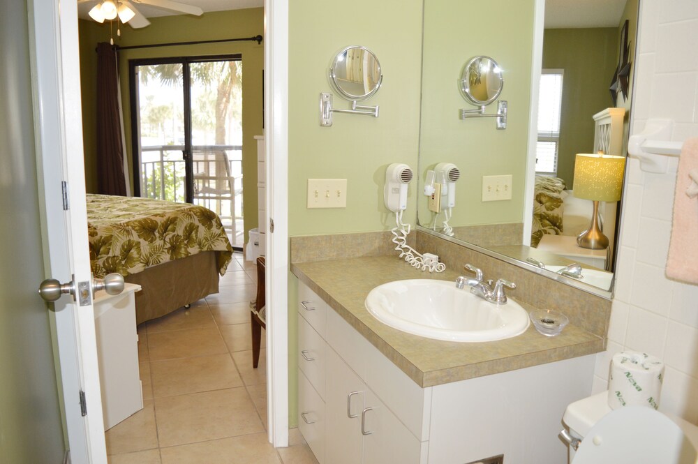 Condo, 1 King Bed with Sofa bed - Bathroom