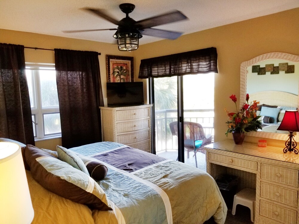 Condo, 1 King Bed with Sofa bed - Guestroom