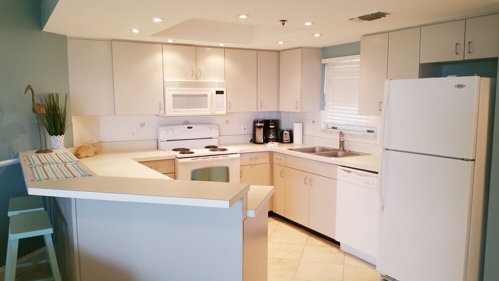 Condo, 1 King Bed with Sofa bed - In-Room Kitchen