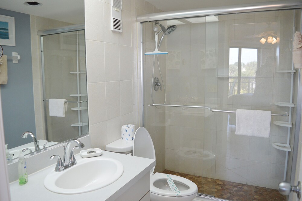 Condo, 1 King Bed with Sofa bed - Bathroom