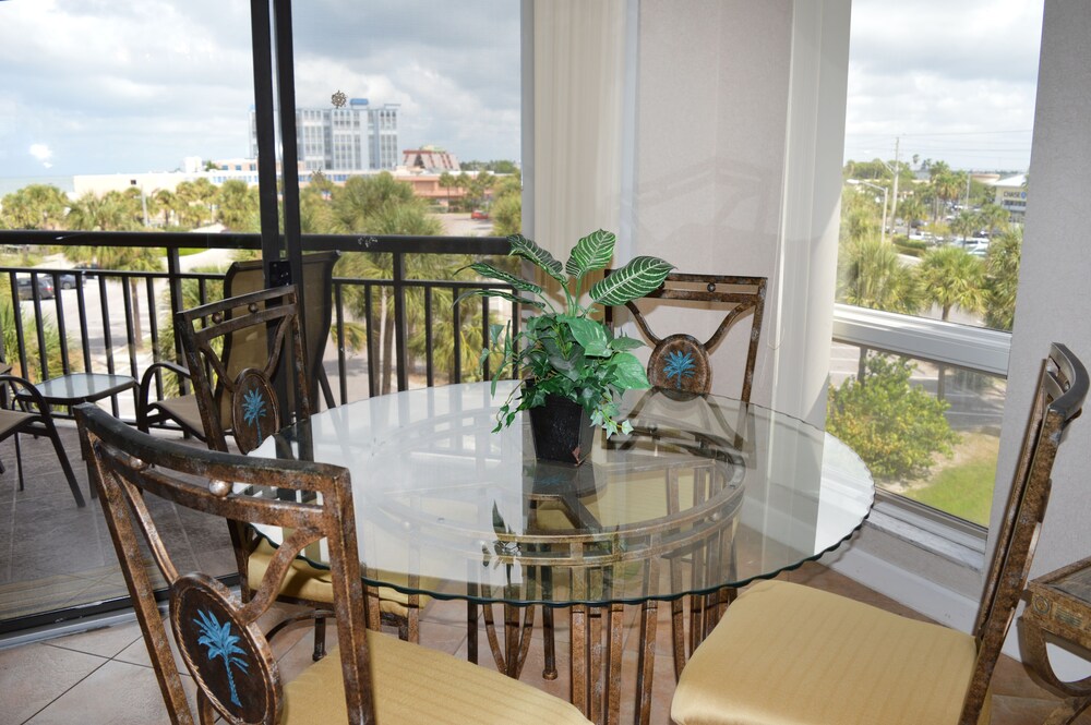 Condo, 1 King Bed with Sofa bed - In-Room Dining