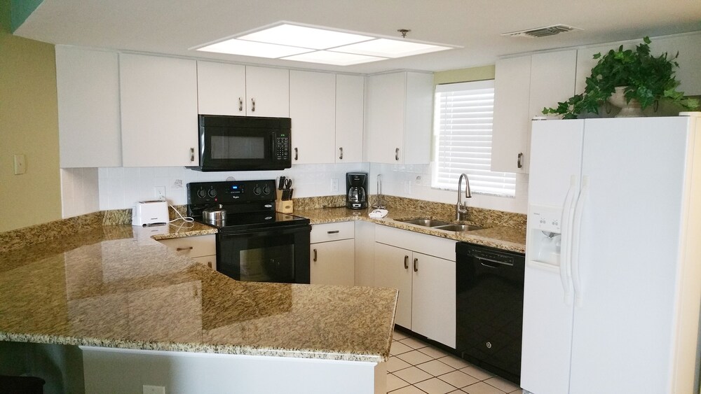 Condo, 1 King Bed with Sofa bed - In-Room Kitchen