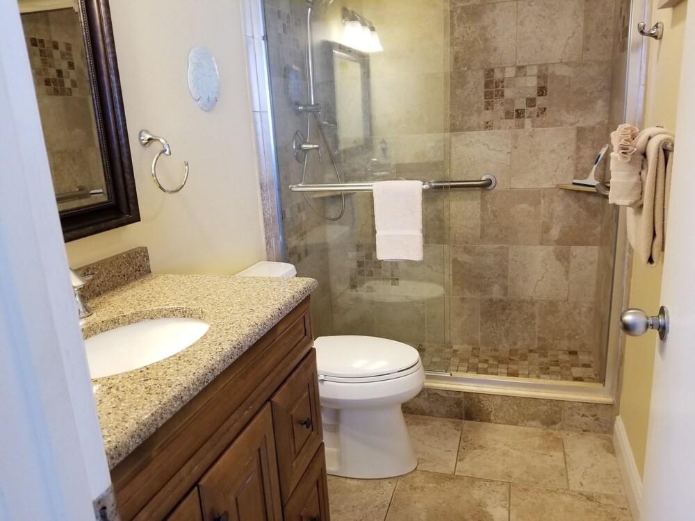 Condo, 1 King Bed with Sofa bed - Bathroom