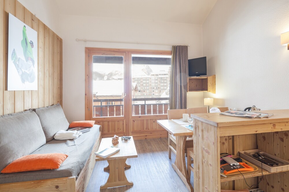 Standard 1 Bedroom Apartment for 5/7 people Mezzanine - Living Room