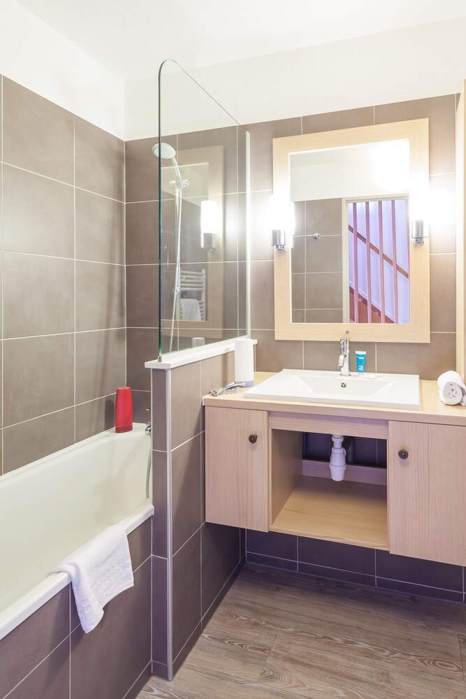 Standard 1 Bedroom Apartment for 5/7 people Mezzanine - Bathroom
