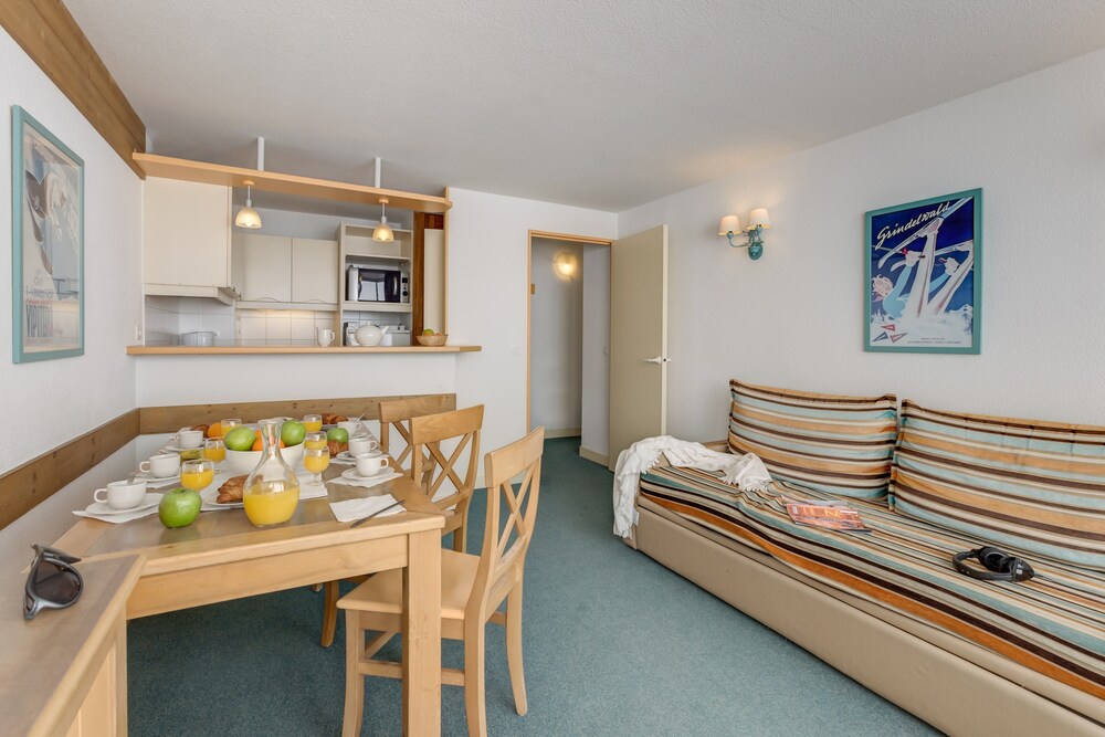 Standard Apartment, 1 Bedroom (for 6 people) - Living Room