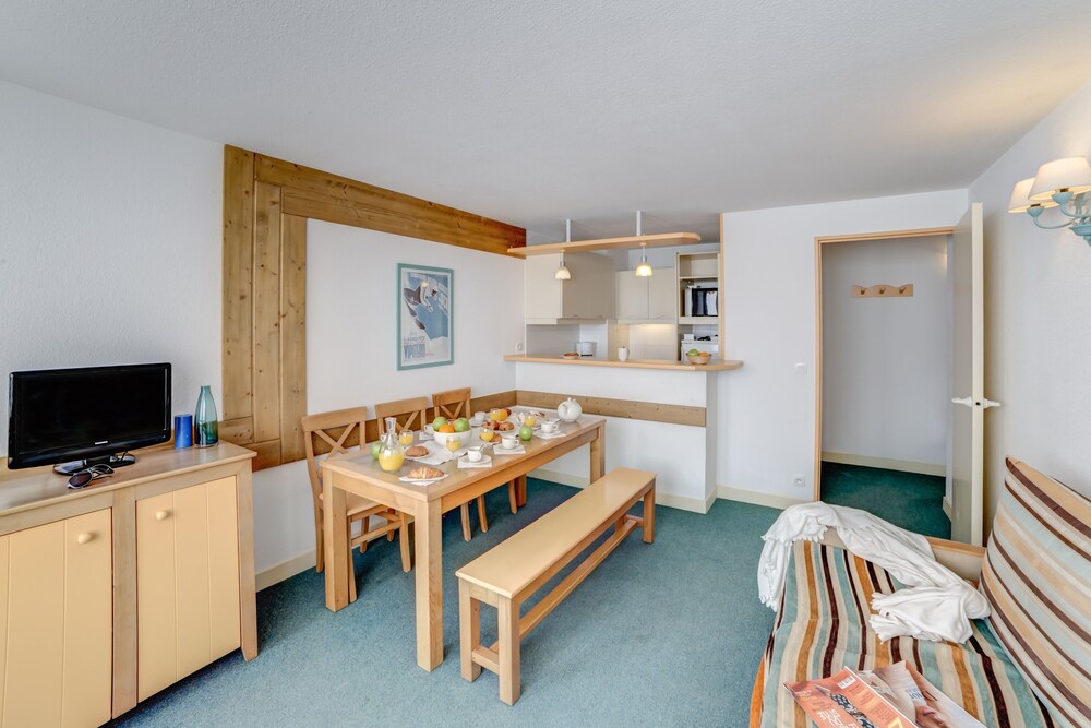 Standard Apartment, 1 Bedroom (for 6 people) - Living Room