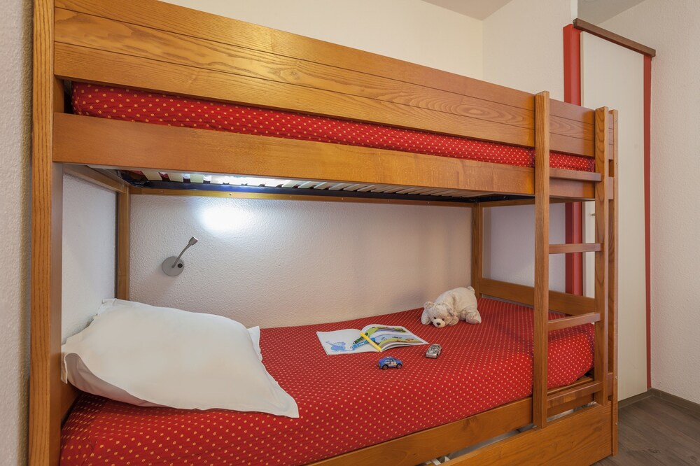 Standard Apartment (for 5/6 people) - Guestroom