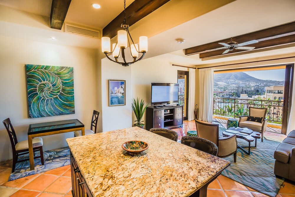 1 Bedroom (Marina & City View) - Guestroom