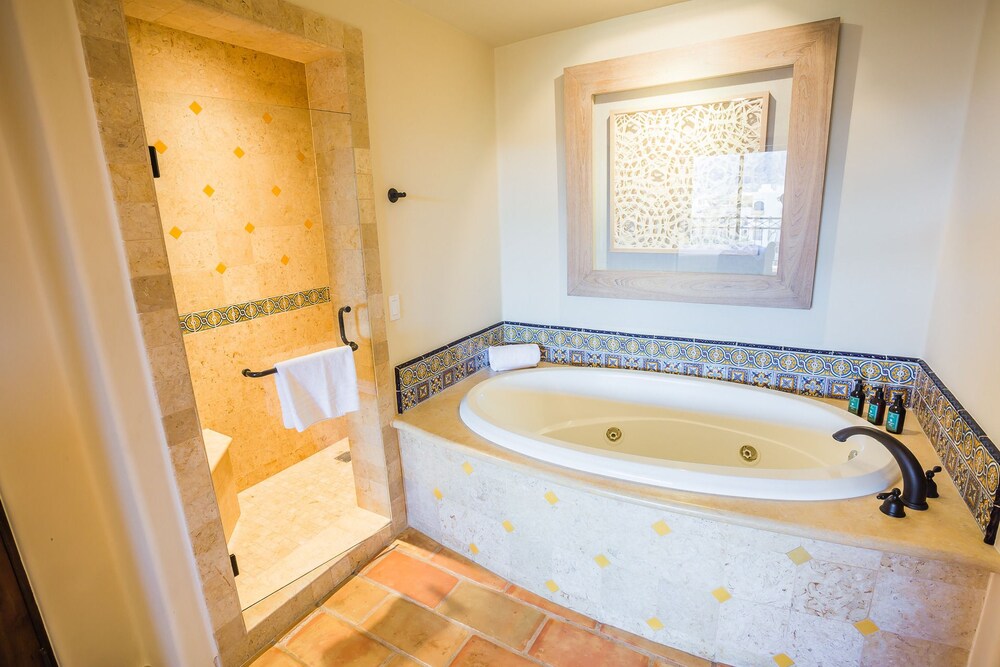 1 Bedroom (Marina & City View) - Bathroom