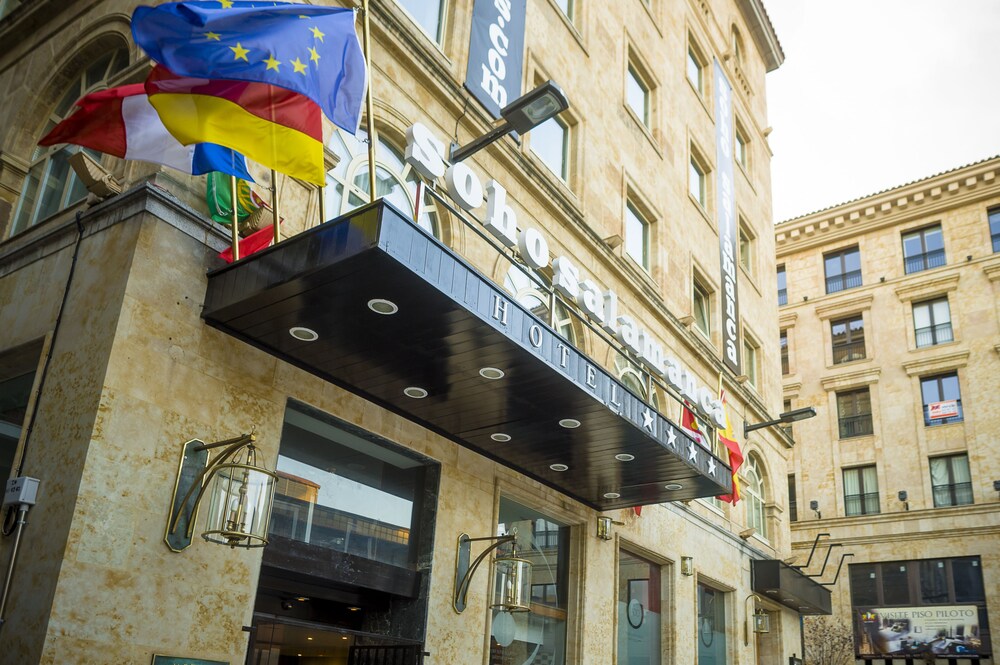 Fachada del hotel