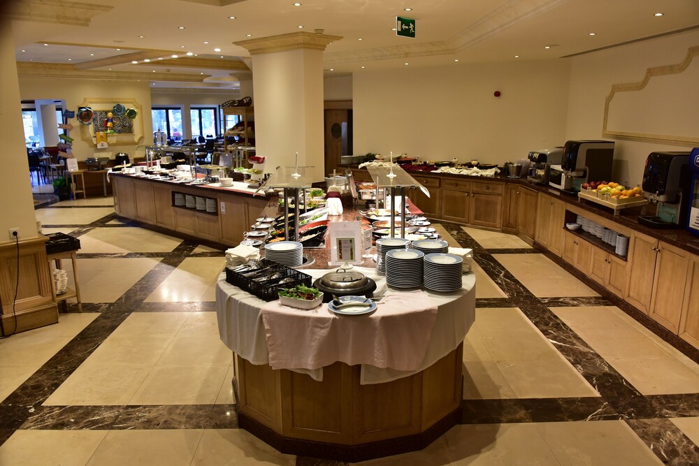 Food Court