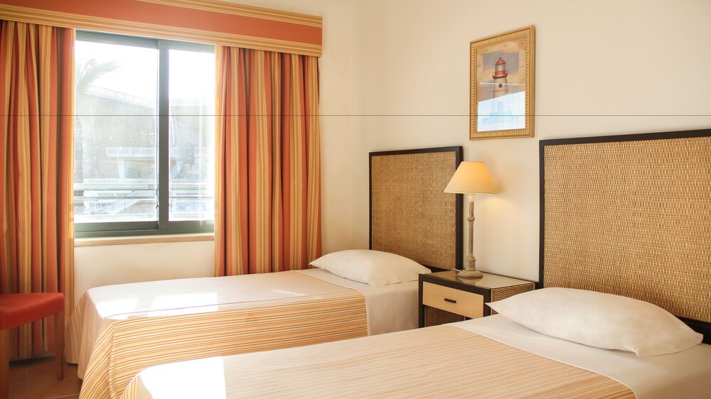 Deluxe Apartment, 2 Bedrooms (Beach) - Guestroom