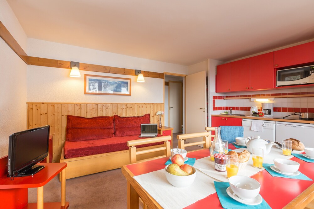 Standard Apartment, 2 Bedrooms (for 5/6 people) - Guestroom