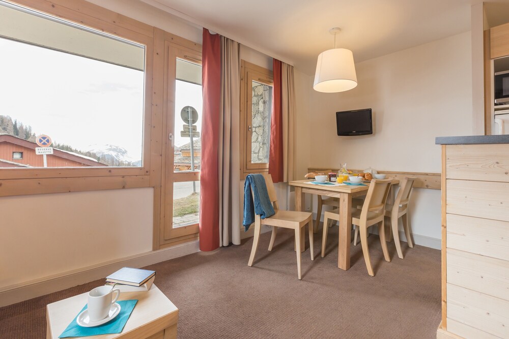 Standard 1 Bedroom Apartment for 4/5 people - In-Room Dining