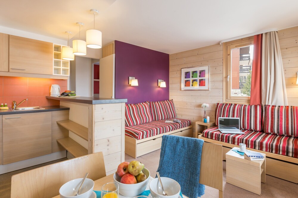 Standard 1 Bedroom Apartment for 4/5 people - Living Area